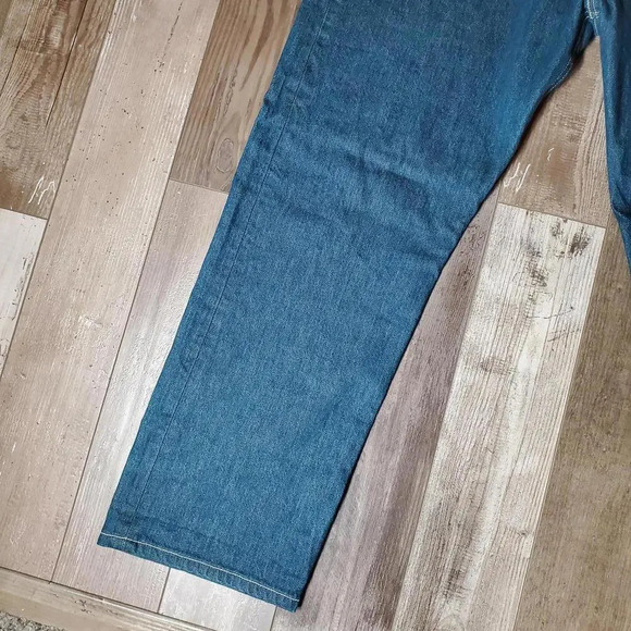 Levi's 501 Men's Original Fit Button Fly Medium Wash Blue Jeans 42x32 - Picture 3 of 12